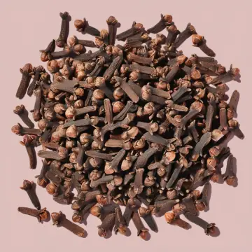 A pile of whole cloves